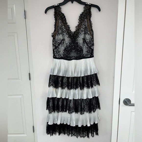 Marchesa Notte Black & White Lace Midi Dress Size 4 Pre-Owned Gorgeous! - Picture 1 of 6